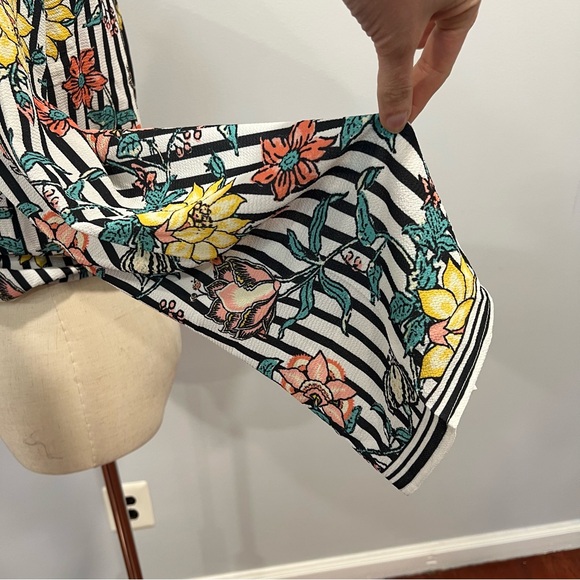 Flying Tomato Floral Outlined Faux Wrap Crop Top With Flare Sleeves - Reemoly - Picture 11 of 12